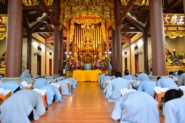 The Eight Precept Retreat  at Tay Khanh pagoda, Thai Binh